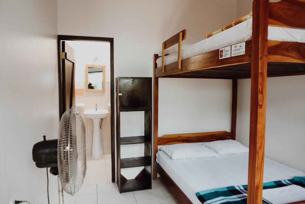 Esperanto Bed & Breakfast Surf Hostel Montanita Ngoại thất bức ảnh