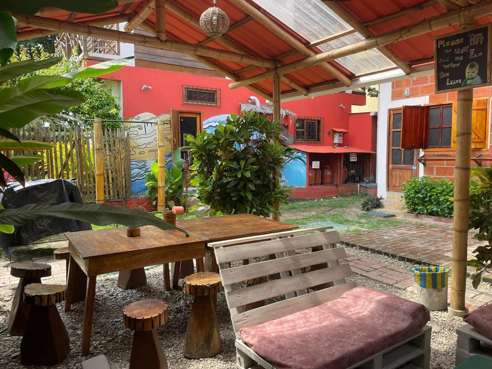 Esperanto Bed & Breakfast Surf Hostel Montanita Ngoại thất bức ảnh